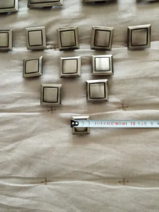 Tiradores de puerta metálicos