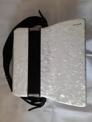 Acordeón Hohner Concerto III N 72 bajos