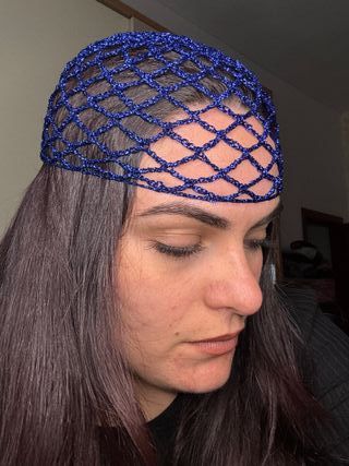 Cappello a rete blu uncinetto lamè
