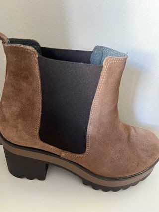 Botines de ante beige y marrón