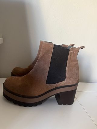 Botines de ante beige y marrón