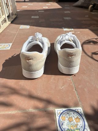 Zapatillas Lacoste Blancas.