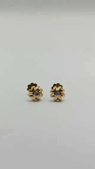 Pendientes de oro 18kt y brillantes.