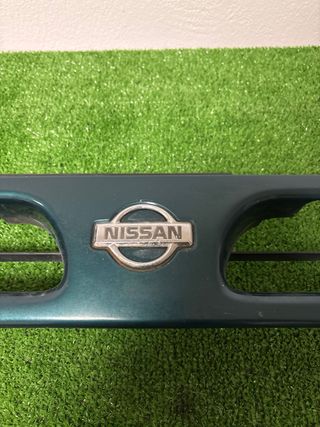 Rejilla Delantera Nissan Terrano II