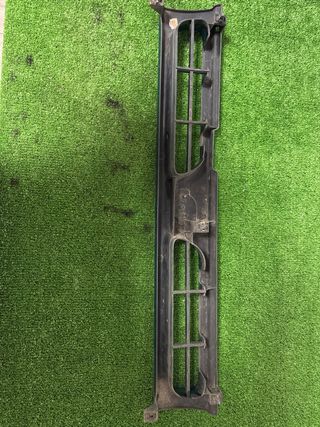 Rejilla Delantera Nissan Terrano II