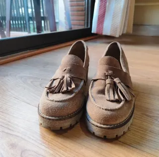 Mocasines de ante con flecos y tacón