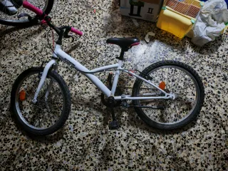 Bicicleta infantil blanca