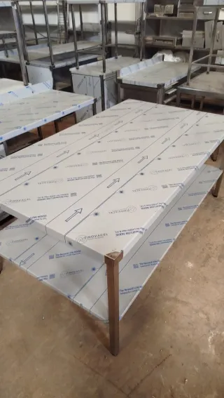 Mesa de acero inoxidable industrial grande