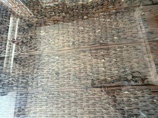 Mesa de centro rústica de madera y cristal