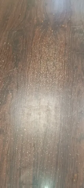 Mesa de despacho de madera oscura