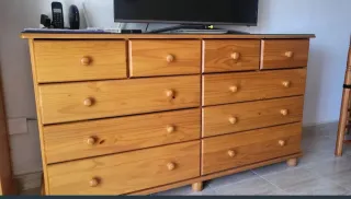 Cómoda de pino y cristal con 10 cajones