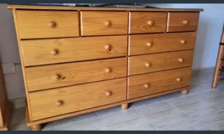 Cómoda de pino y cristal con 10 cajones