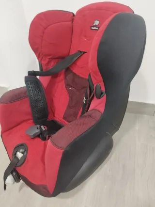 Silla de coche infantil roja