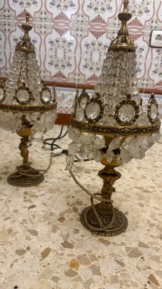 Lámparas antiguas de cristal y metal y de techo