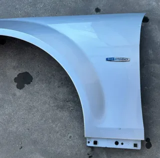 Aleta delantera izquierda Mercedes-Benz Clase C