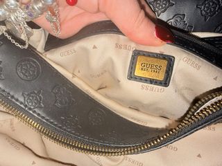 Bolso Guess Negro y Dorado