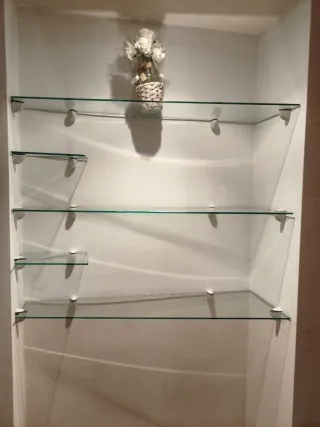 Estantería de cristal moderna