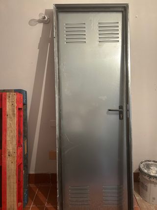 Puerta metálica galvanizada 70x200