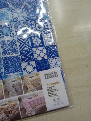 Tovaglia IRGE fantasia blu e bianca