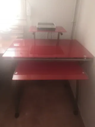 Mesa de ordenador cristal roja y negra