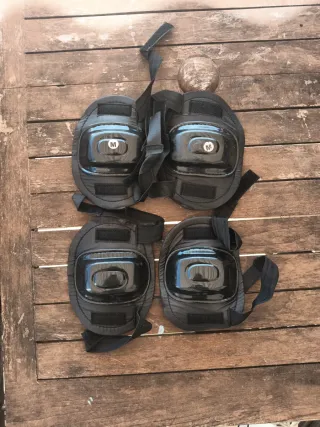 Skate con casco, rodilleras y funda