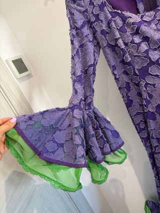 Traje de flamenca morado y verde