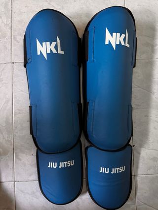 Pack guantes + zapatillas + espinilleras