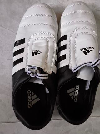 Pack guantes + zapatillas + espinilleras