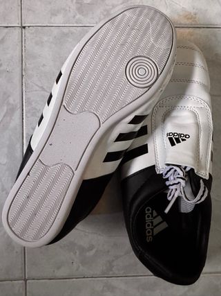 Pack guantes + zapatillas + espinilleras