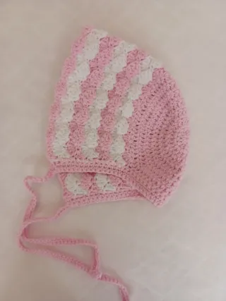 Preciosa capota tejida para bebé