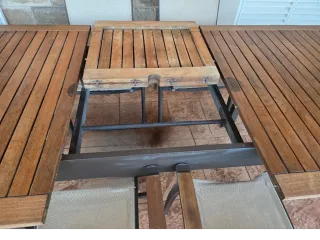 Mesa y sillas de terraza madera y metal