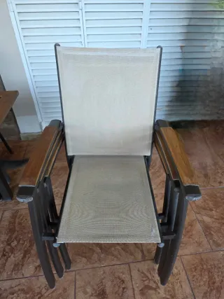 Mesa y sillas de terraza madera y metal