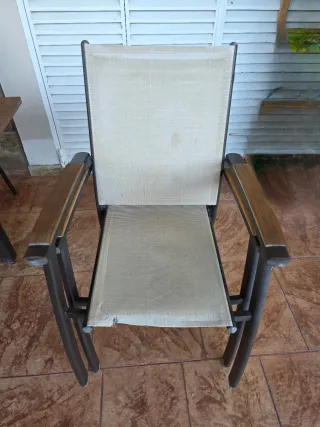 Mesa y sillas de terraza madera y metal