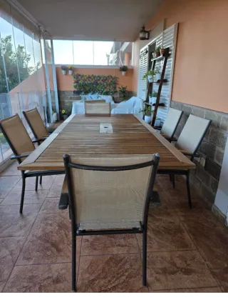 Mesa y sillas de terraza madera y metal