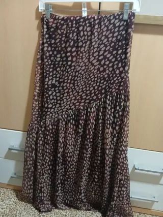 Falda larga granate con estampado de lunares