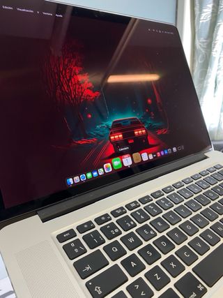 MacBook Pro i7 16GB 256GB + Paq Adobe