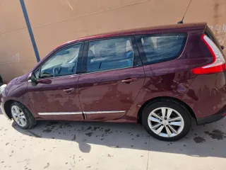 Renault Grand Scenic 2012