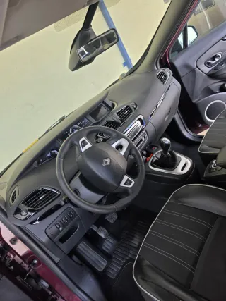 Renault Grand Scenic 2012