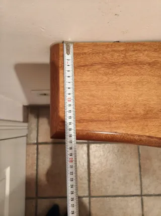 Estantería de madera curva