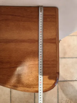 Estantería de madera curva