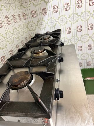 Vendo cocina, industrial, horno, mesa industrial