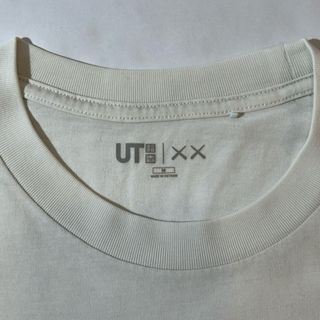 Camiseta Uniqlo x KAWS - Talla M