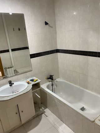 Se busca trabajador para alisar techo ( yeso)