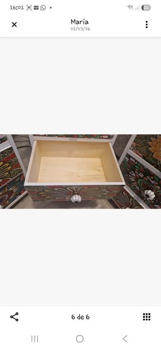 Mesitas blancas con cajones decorados