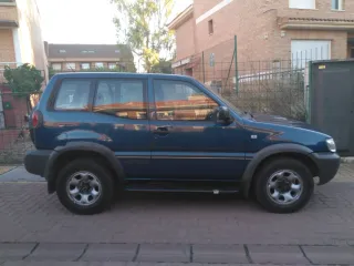 Nissan Terrano II 2000