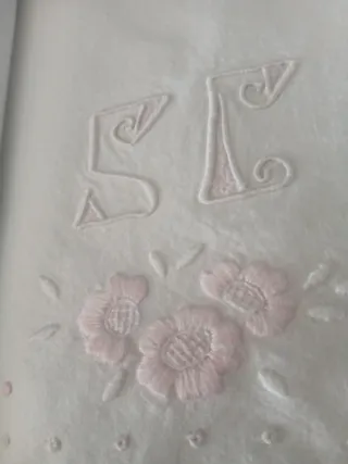 Sábana algodón bordada flores rosa