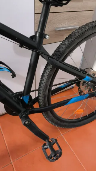Bicicleta Rockrider Negra y Azul