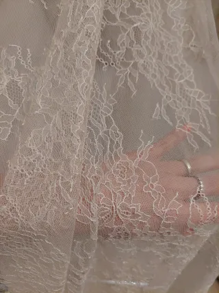 Mantilla de novia triangular chantilly envejecida