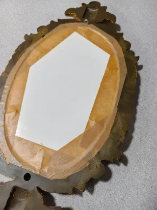 Espejo ovalado de resina con pan de oro