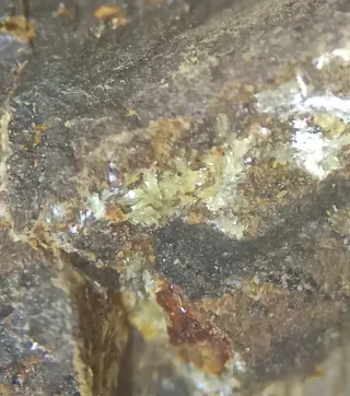 Mineral Montgomeryita